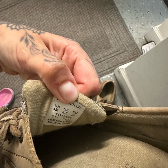 Shoes - Picture 4 of 4